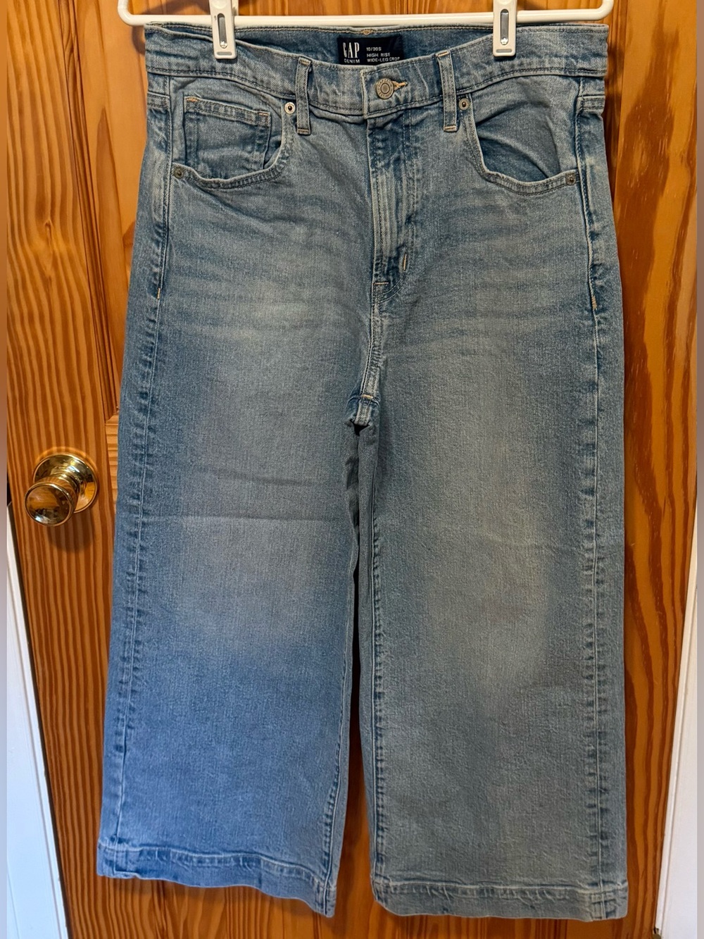GAP High-Rise Wide-Leg Crop Jeans. Light Wash. Size 10/30 Short